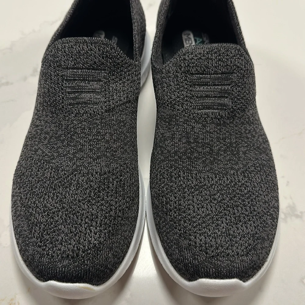 Sketchers Air-Cool Memory Foam Slip on Women’s Sneakers. Size 9.5